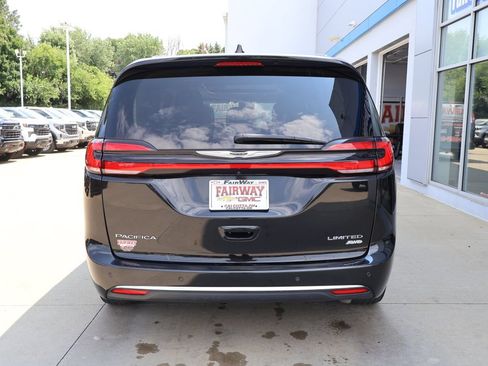 Used 2023 Chrysler Pacifica Limited w/ Uconnect Theater Family Group AWD/4WD image 9