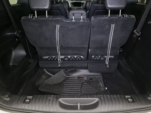 Used 2022 Chrysler Pacifica Touring-L w/ S Appearance Package image 10