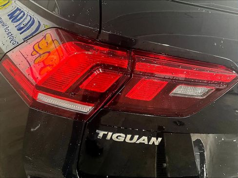 Used 2020 Volkswagen Tiguan S image 33