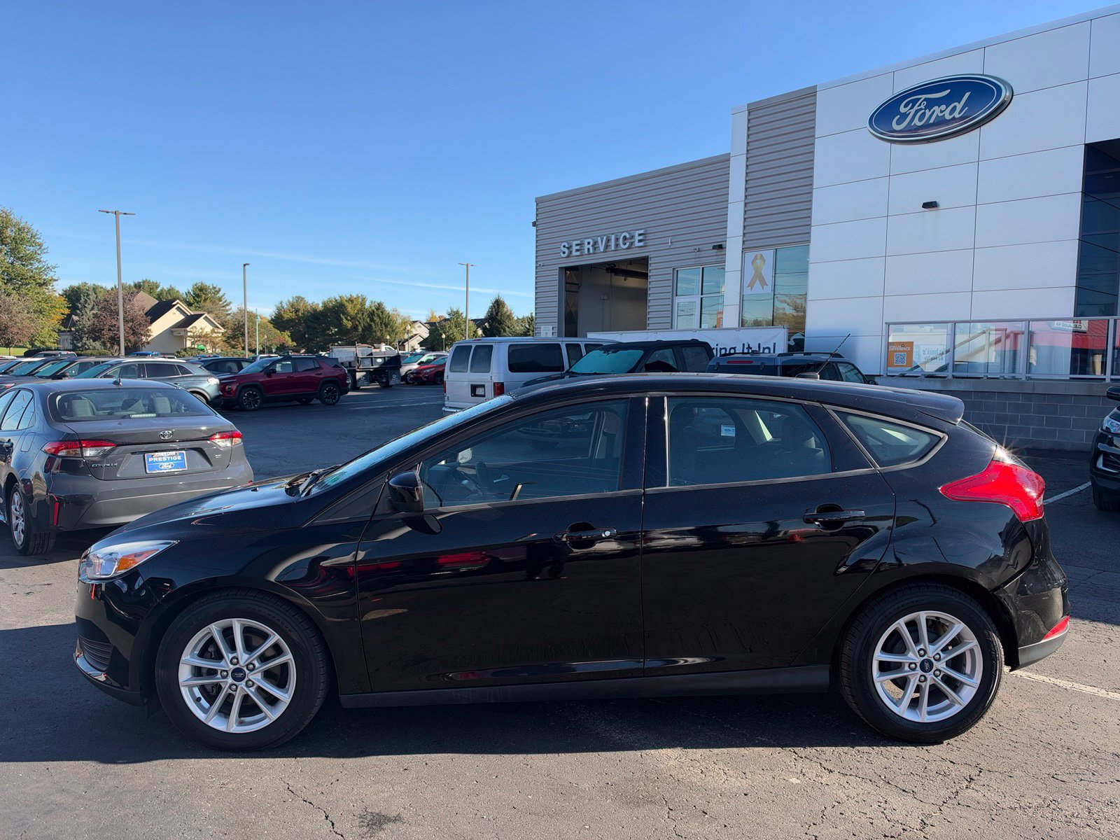 Used 2018 Ford Focus SE FWD image 2