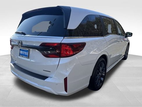 New 2026 Honda Odyssey Touring image 8
