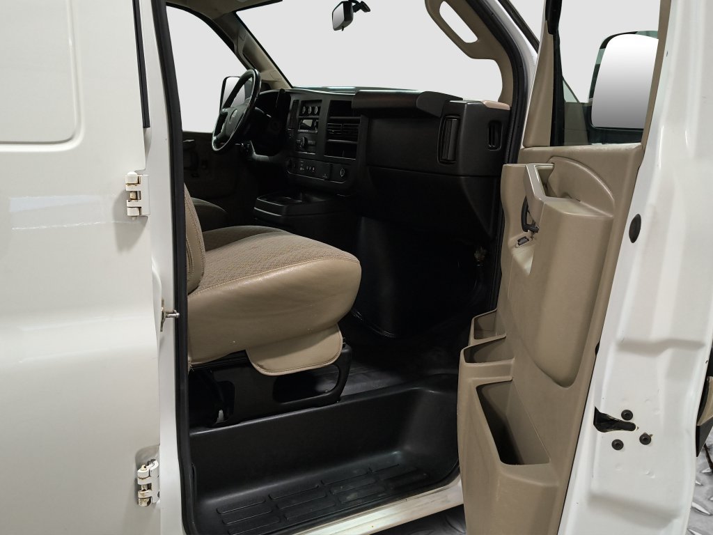 Used 2020 GMC Savana 3500 Extended w/ Driver Convenience Package RWD image 20