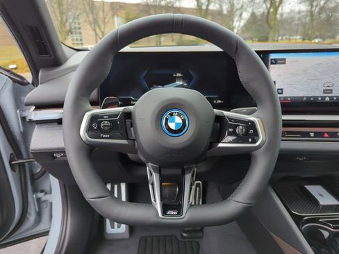 New 2024 BMW i5 eDrive40i w/ M Sport Package image 14