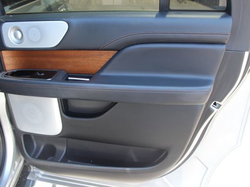 Used 2022 Lincoln Navigator L Black Label AWD/4WD image 15