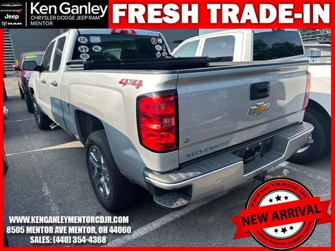 Used 2018 Chevrolet Silverado 1500 Custom w/ Custom Value Package AWD/4WD image 8