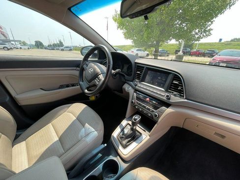 Used 2017 Hyundai Elantra Limited FWD image 5