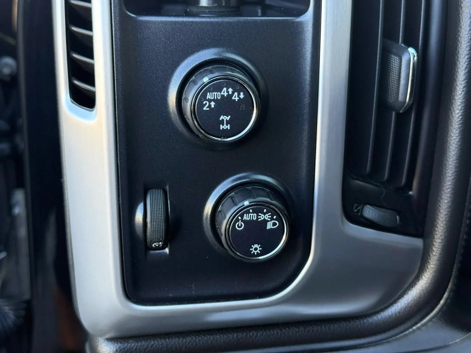 Used 2018 GMC Sierra 1500 SLE w/ Suspension Package, Off-Road AWD/4WD image 29