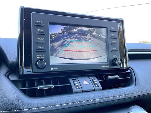 Used 2022 Toyota RAV4 XLE Premium image 23