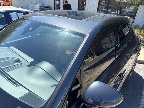 Used 2023 Porsche Macan Turbo image 2