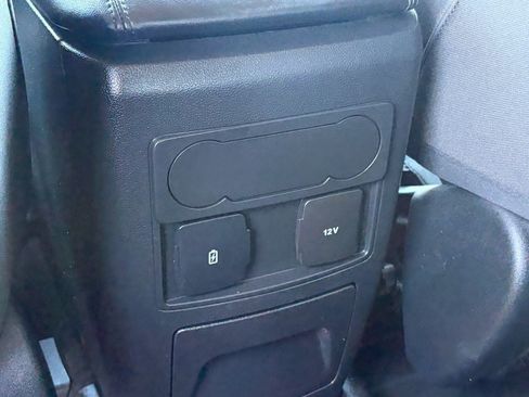 Used 2023 Ford Explorer XLT RWD image 29