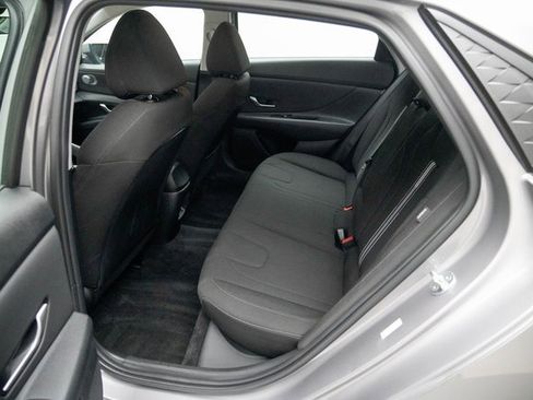 Used 2025 Hyundai Elantra SEL image 24