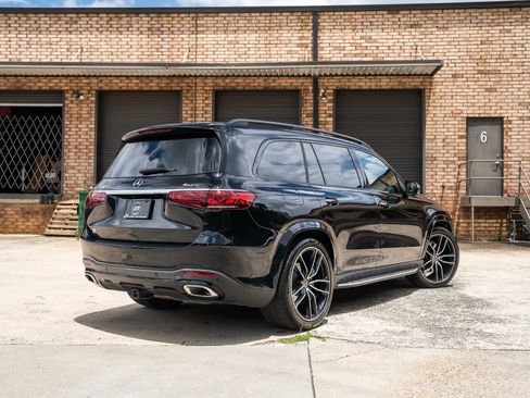 Used 2021 Mercedes-Benz GLS 580 4MATIC image 2