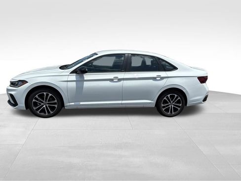 Used 2025 Volkswagen Jetta Sport FWD image 2