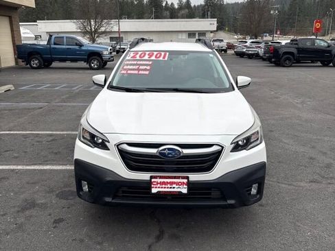 Used 2020 Subaru Outback Premium image 3
