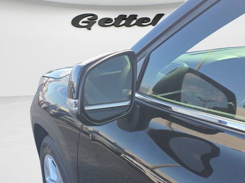Used 2023 Toyota Highlander L FWD image 27