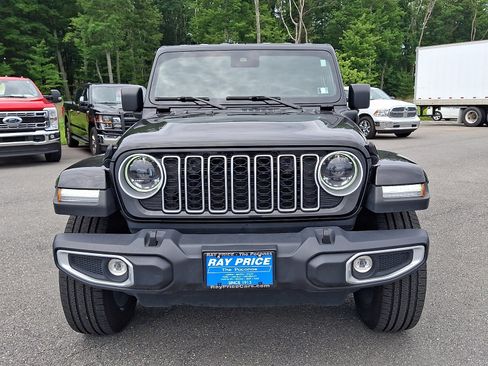 Used 2025 Jeep Wrangler Unlimited Sahara AWD/4WD image 2