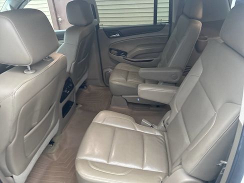 Used 2016 GMC Yukon XL SLT w/ Open Road Package image 8