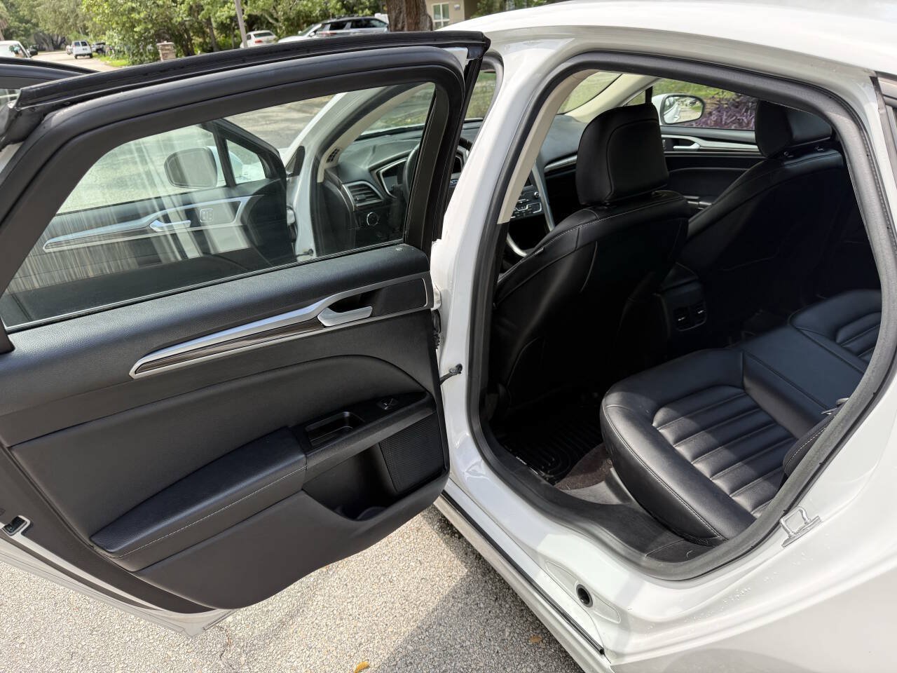 Used 2020 Ford Fusion SEL FWD image 9