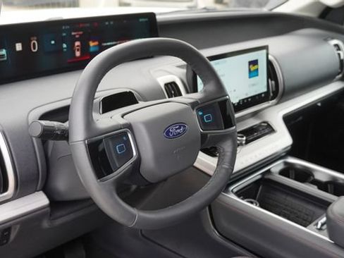 Used 2025 Ford Expedition Active AWD/4WD image 20