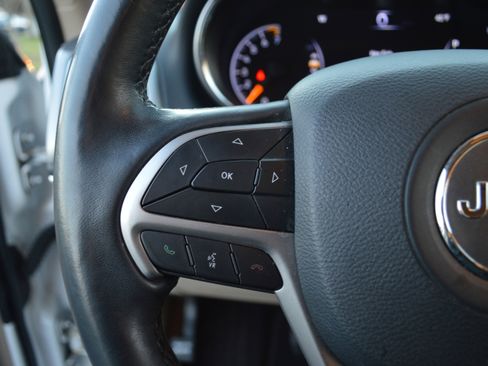 Used 2019 Jeep Grand Cherokee Limited image 9