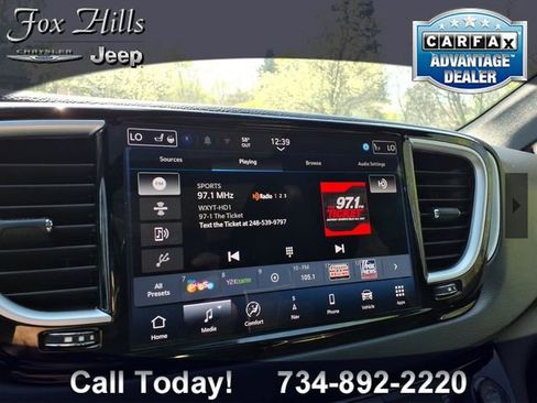 Used 2026 Chrysler Pacifica Limited FWD image 22