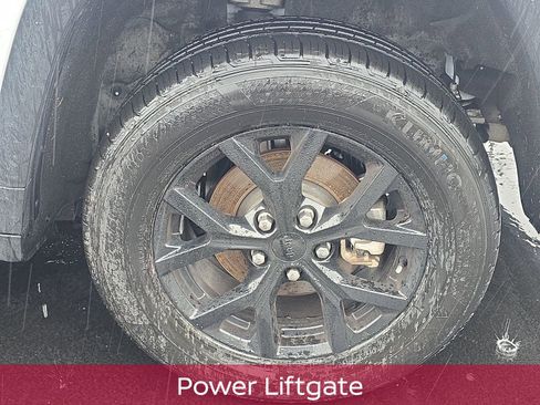 Used 2024 Jeep Grand Cherokee Altitude image 11