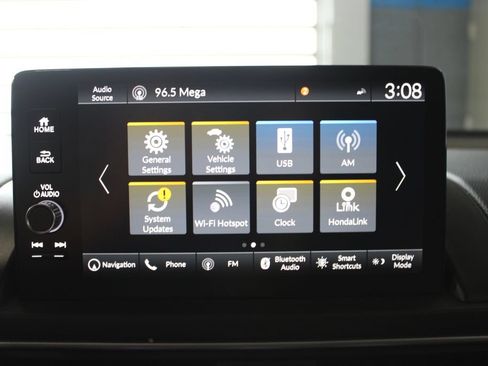 Used 2024 Honda Pilot Touring image 18