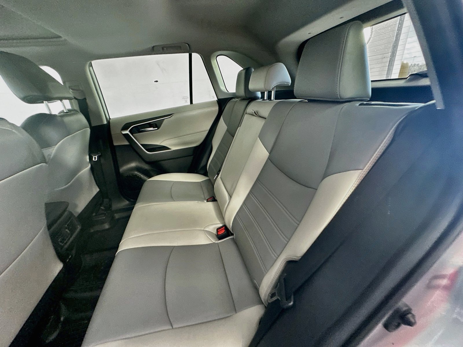 Used 2021 Toyota RAV4 XLE Premium AWD/4WD image 23