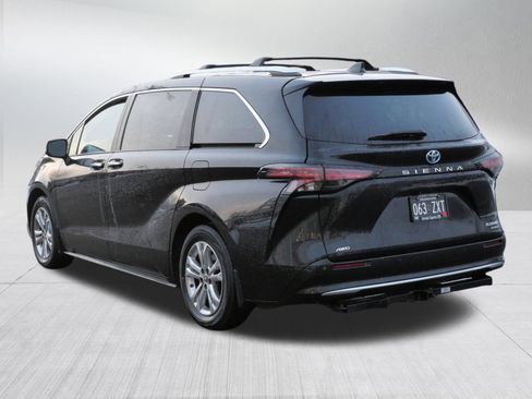 Certified 2023 Toyota Sienna Platinum image 6