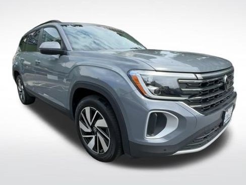 Certified 2025 Volkswagen Atlas SE FWD image 2