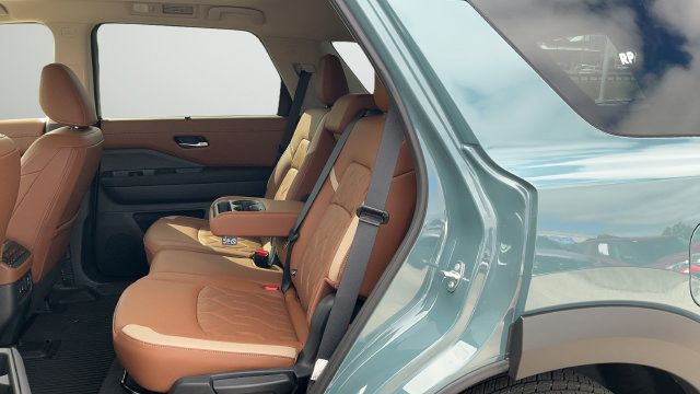 New 2026 Nissan Pathfinder Platinum w/ Cargo Package FWD image 18