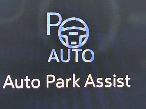 Used 2024 Chevrolet Traverse RS image 10