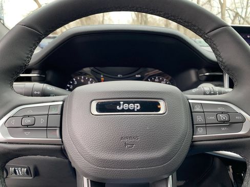 Used 2025 Jeep Compass Limited AWD/4WD image 29