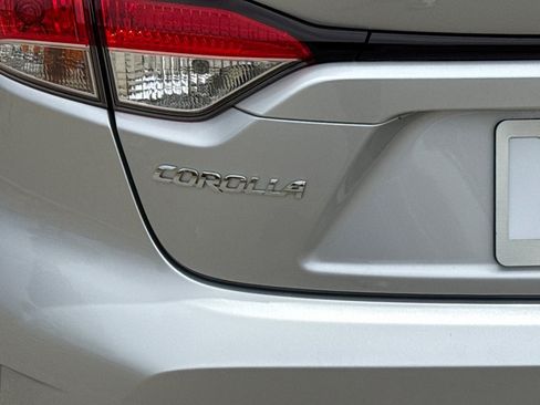 Used 2020 Toyota Corolla LE w/ LE Convenience Package FWD image 12