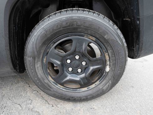 Used 2021 Jeep Renegade Sport image 29