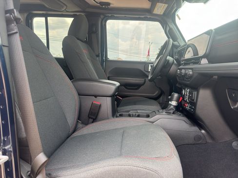 Used 2025 Jeep Gladiator Rubicon w/ Safety Group AWD/4WD image 15