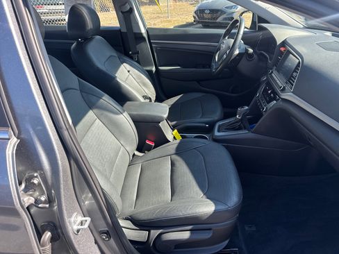 Used 2017 Hyundai Elantra Limited w/ Limited Tech Package 08 image 12