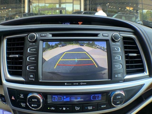 Used 2019 Toyota Highlander Limited FWD image 17