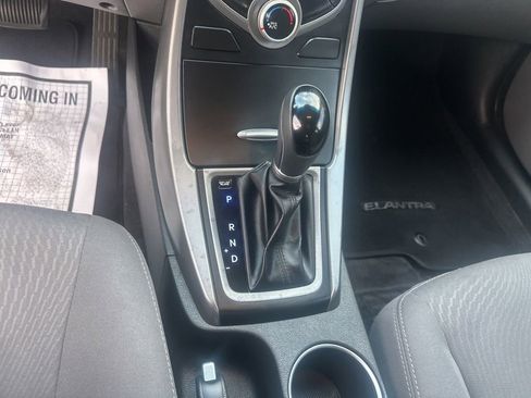 Used 2015 Hyundai Elantra SE w/ Option Group 02 image 17