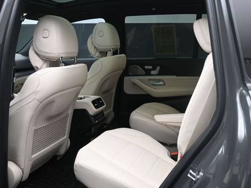 Used 2025 Mercedes-Benz GLS 450 4MATIC image 24