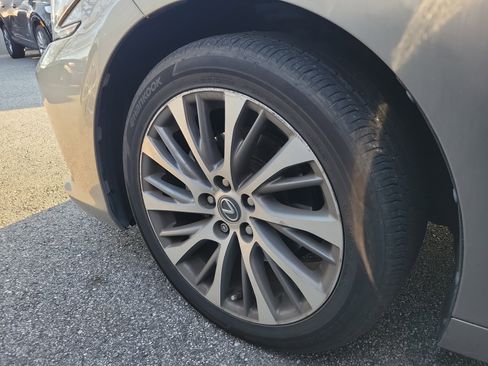 Used 2020 Lexus ES 350 w/ Premium Package image 27