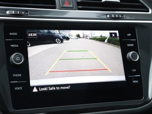 Used 2022 Volkswagen Tiguan SE image 24