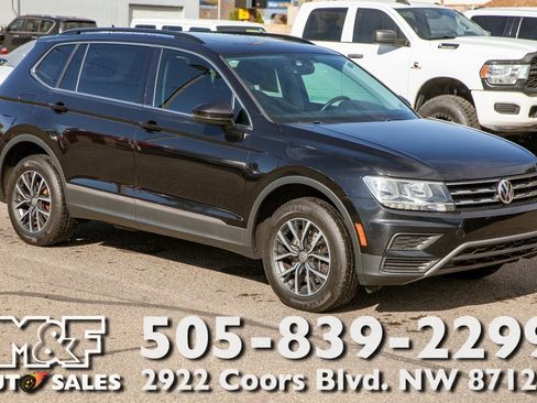 Used 2020 Volkswagen Tiguan SE w/ Panoramic Sunroof Package image 1