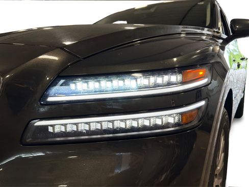 Used 2025 Genesis GV80 2.5T Standard AWD/4WD image 13