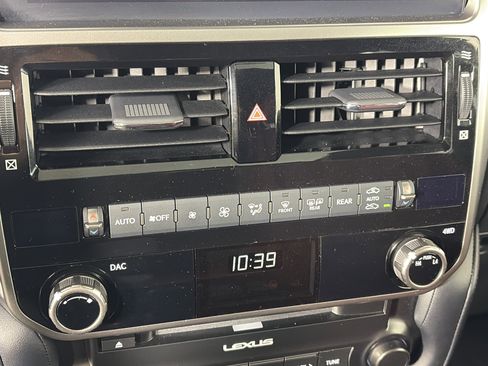 Used 2022 Lexus GX 460 Premium w/ Accessory Package image 23