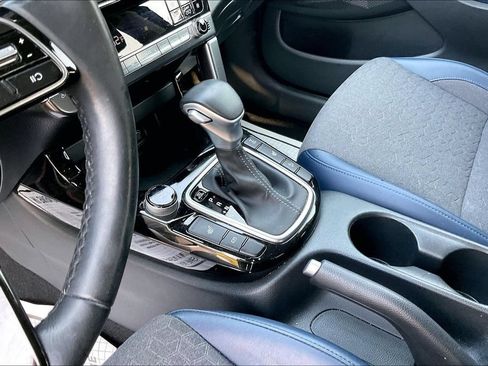 Used 2025 Kia Seltos S AWD/4WD image 17