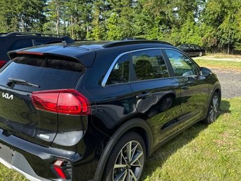 Used 2022 Kia Niro Touring Special Edition FWD image 2