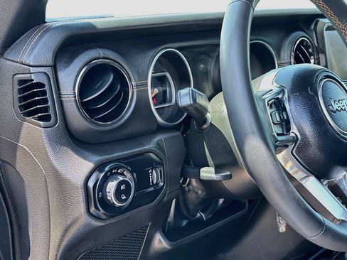Used 2023 Jeep Gladiator Overland AWD/4WD image 10