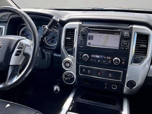 Used 2017 Nissan Titan PRO-4X AWD/4WD image 7