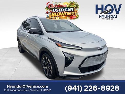 Used 2023 Chevrolet Bolt EUV Premier w/ Sun & Sound Package FWD image 1